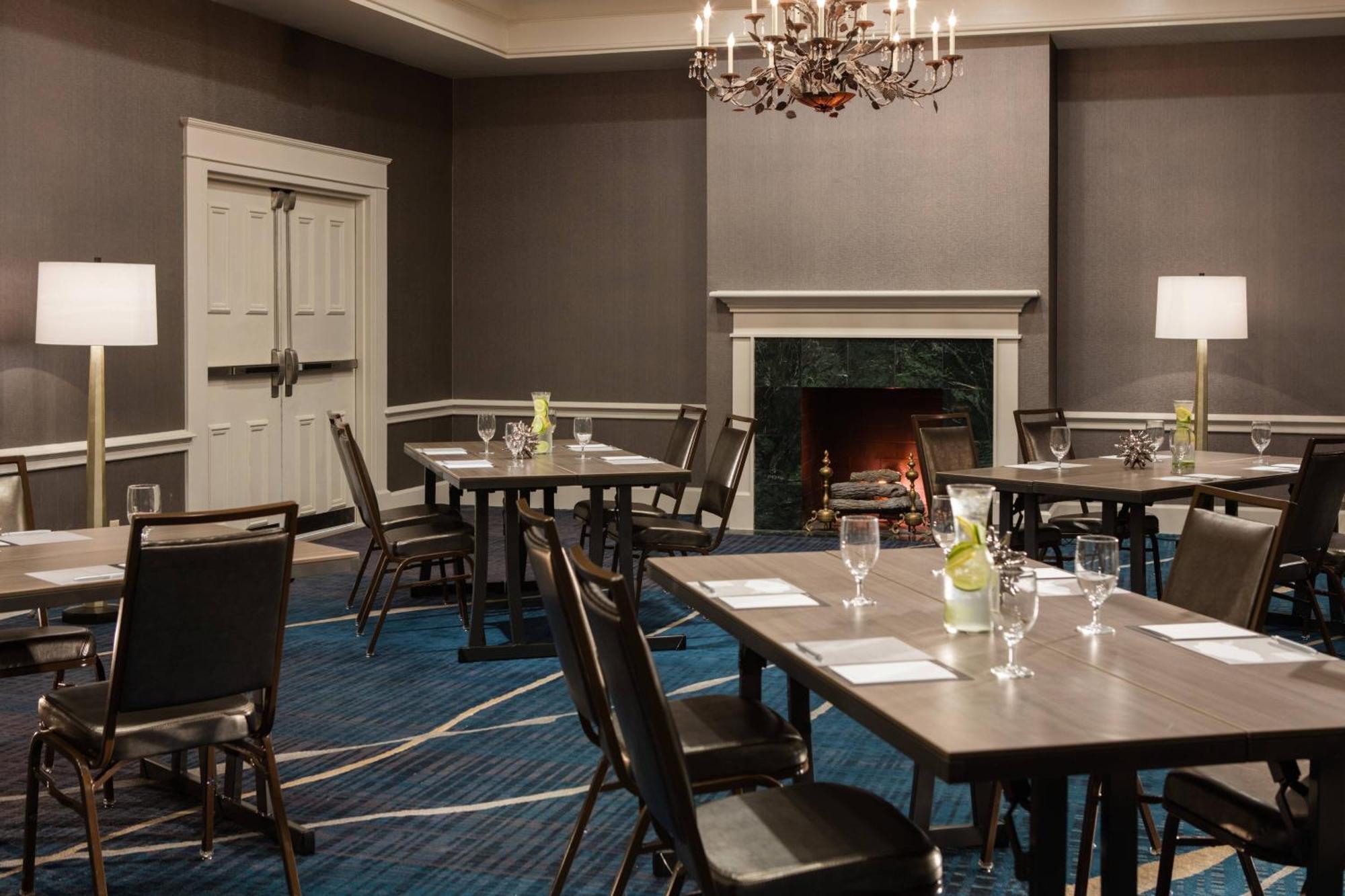Renaissance Waterford Oklahoma City Hotel Екстер'єр фото